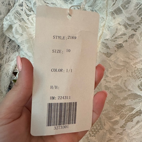 Casablanca Bridal Ivory Scalloped Lace Wedding Dress Gown - Picture 11 of 13